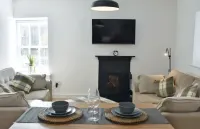 Newlands Cottage, in the heart of Kendal [Pet's ok] Hotels in Kendal