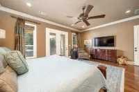 The Palms at Chesswood - Luxury, Pool, & Dock!