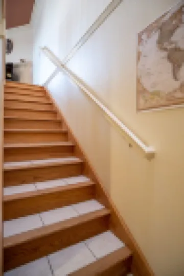 NEW* Sammy's Place! Clean, Comfy, Stylish & Peaceful - Entire East End Townhouse