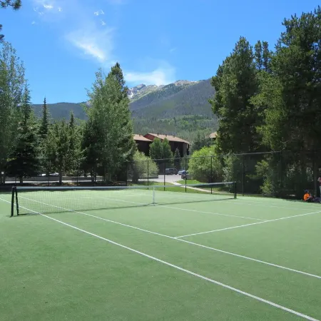 3 Bed, 2 Bath; Near Ski Resorts stream view Great Pool, Hot Tubs, Covered Garage