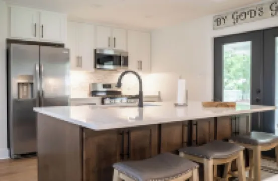 With Golf Cart! 1 Mile Ride to the Beach & Downtown Ocean Springs! Clark Cottage