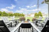 Beautiful Luxury Home located at Island Pointe Marina! Just 1 mile to downtown!