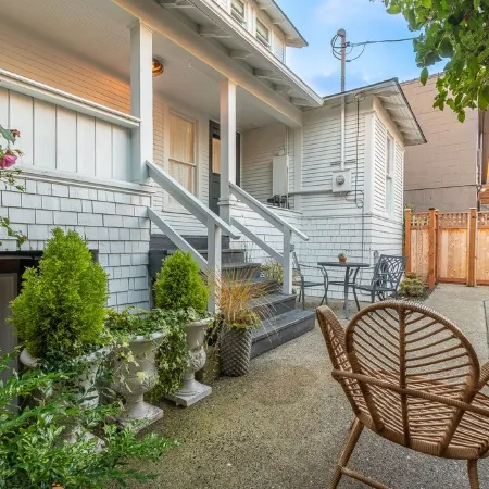 NEW Best LOCATION in Downtown Edmonds