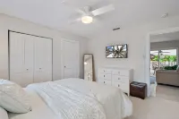 Luxurious Pool Home Central to Everything! 알턴 타운 센터 주변 호텔