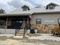 Absolute Paradise •Sleeps 15 w/3bdrm•Pool & Patio•FREE Frio Access@ConcanVIP