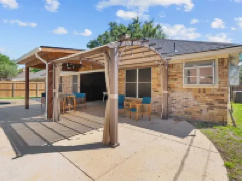 Keller Charm-Near Bear Creek Park & Stadiums,Pool Hotels in Keller