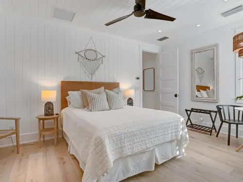 Cozy brand new studio in the heart of downtown Naples