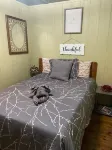 Charming lake community cottage with hot tub PET FRIENDLY