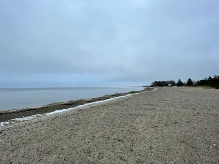 Cozy 3-bedroom vacation home just steps to Lake Huron