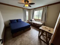 The Grassy Ridge House. Only 5 min from Rocker B Baseball Ranch! Sleeps up to 18