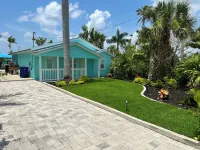 Island Cottage in Quaint Matlacha Florida. Amazing island life is a click away… Hotels in Matlacha