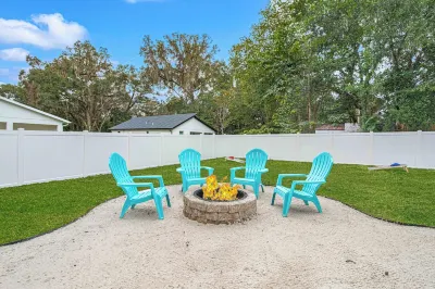 Santos Place -New Built Home -4Mins To Trailhead- Centrally Located!