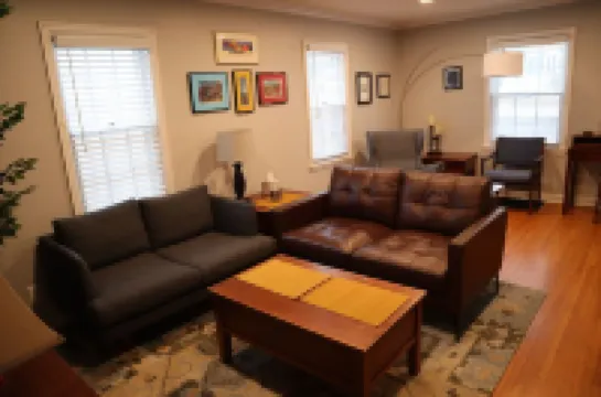 Bluebird // Charming 2-Bedroom, 1 Bathroom House, 5 Blocks to Mayo Clinic