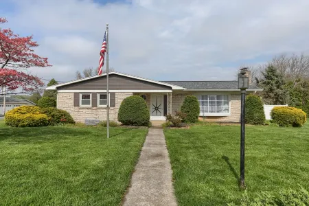 10 Minutes To Hershey w/ Firepit & Grill