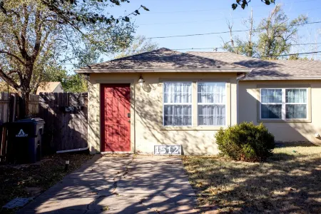 The Little House - Eclectic, Quiet, Pet Friendly Home