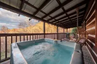 NEW Stylish Log Cabin w/Hot Tub, Views, Firepit in the Nantahala Forest!