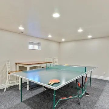 NEW! Modern Mountain 5BR Getaway, 15-40 minutes from 7 ski resorts Sleeps 12