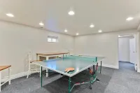 NEW! Modern Mountain 5BR Getaway, 15-40 minutes from 7 ski resorts Sleeps 12