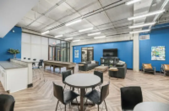 Near Wells Fargo, King Bed and Balcony and washer dryer, fitness room, Fireplace