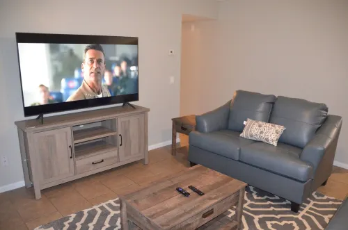 Blissful Bungalow- Near Ft. Novosel and shopping, Quiet, Fast WiFi