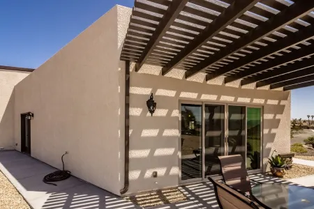 Lake Views! Upscale Private Villa