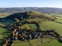 Clover Croft lodge - sleeps 4/5 with private hot tub Hotels in Cheddar