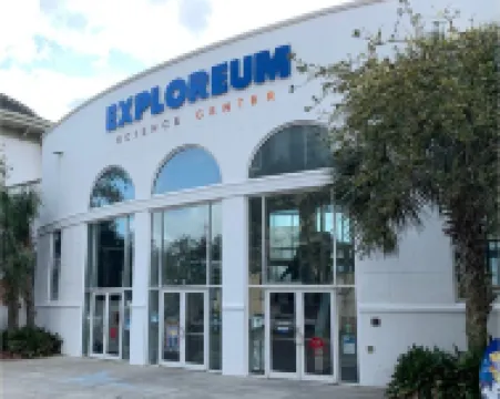 Heart of Downtown w Balcony by Dauphin St; walk to restaurants & shops SLEEPS 6!