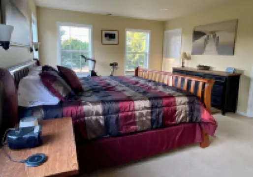 Charming Wine lovers Farm House with heated Pool & Hot tub!!