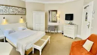 Hotel & Restaurant le Central Trouville Hotels near Eglise Notre Dame de Bonsecours