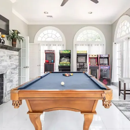 RENOVATED LUXURY 6000 sqft Mansion in Downtown Orlando SLEEP 14 NEAR Theme Parks