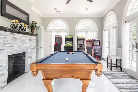 RENOVATED LUXURY 6000 sqft Mansion in Downtown Orlando SLEEP 14 NEAR Theme Parks