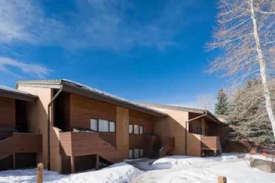 Vail/Beaver Creek Mountain Retreat on Golf Course