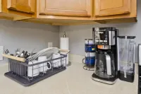 Cozy 3-bedroom Duplex1 with WiFi, AC in peaceful Springfield Hotels in Springfield