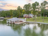 Lake Hyco Retreat - Family Friendly, Vir, Raleigh, Durham, Rdu Hotels in Cunningham