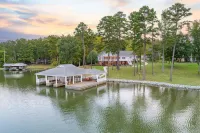 Lake Hyco Retreat - Family Friendly, Vir, Raleigh, Durham, Rdu Hotels in Cunningham