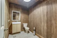 Spacious Peaceful Get-Away with a barn to host Events!