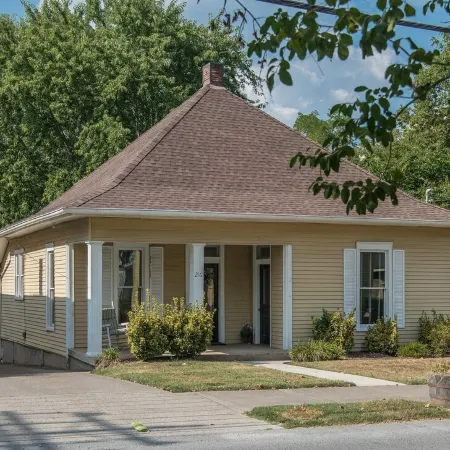 Gorgeous interior, walk to downtown, amazingly renovated historic 1901 house!
