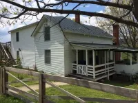 Quaint Country Cottage, Mountain Views, VT/Radford/VA Families Haven!