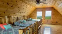 Prime Mountaintop Luxury Lodge, Spacious Outdoor Living. Amazing Views Sleeps 20