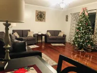 CLOSE TO ARK, SPARKLING CLEAN, BIG FAMILIES, CABLE, KING BED, BACK YARD - 4-Star