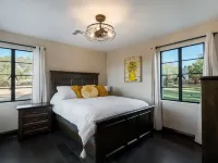 3- Acre Privately Gated Ranch Heated Pool, Outdoor Living Hotels near Mystery Castle