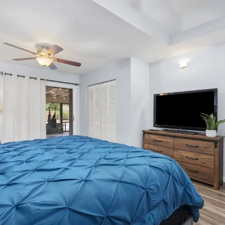 ENTIRE Home, POOL, LANAI/PORCH, Private BAR, MINUTES to Beach, FULLY STOCKED!!