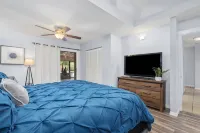 ENTIRE Home, POOL, LANAI/PORCH, Private BAR, MINUTES to Beach, FULLY STOCKED!!