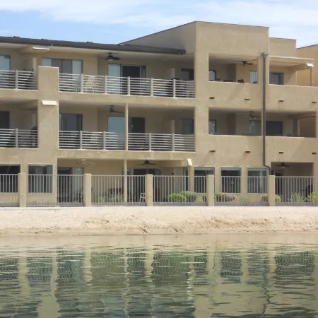 Beach Front Luxury Condo near Lake Havasu's London Bridge
