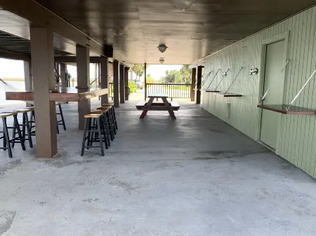 Last min deal!!!! Bay on 3 sides Best sunset  on the island. Great fishing