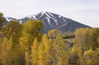 Dog-Friendly Fishing/Ski Log Home by River/Mountain – a Feeling of Old Ketchum