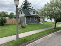 Park Right by Your Door -1 BR, 1 Bath, Full Kitchen, 1st Floor Laundry.
