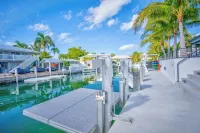 Paradise Oceanside Estate- 6 Bedrooms & 9 BR + Office + Theater Room – SLEEPS 14 - 방갈로