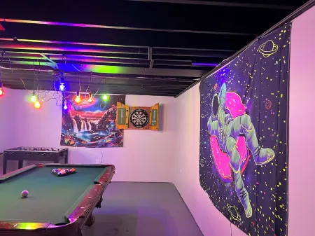 Cozy home in Rockford Sleeps 8 Отели в г. Winnebago County