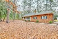 6 Mi to Salisbury Forest-View Sanctuary! Hotel dekat Impact Church-Fruitland